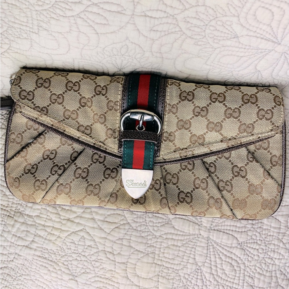 Authentic Vintage Vibes Gucci Wristlet 🦋✨